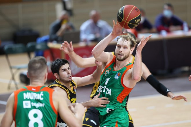 Jaka Blažič ni bil najboljši strelec Cedevite Olimpije, a je presegel&nbsp; 20 točk za peto zmago v ligi ABA. FOTO: Liga ABA