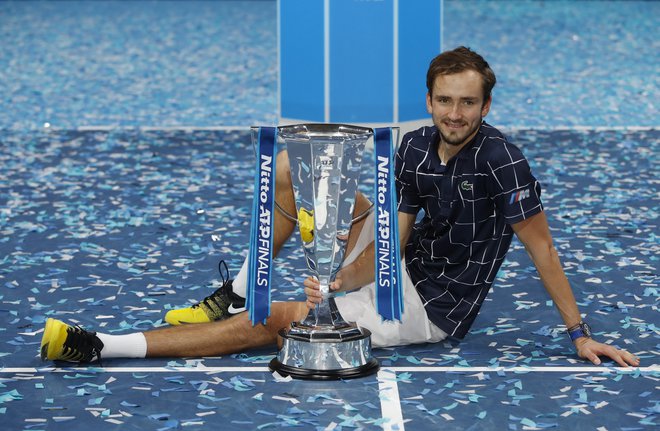 Daniil Medvedjev je v zadnjih dvobojih za prestižno lovoriko v Londonu premagal Rafaela Nadala in nato še Dominica Thiema. FOTO: Paul Childs/Reuters