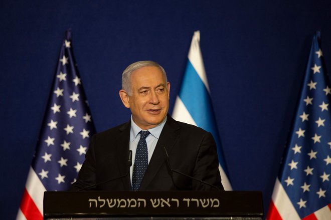 O nedeljskem skrivnem obisu Netanjahuju ni obvestil niti svojega obrambnega ministra Benija Ganca.&nbsp;FOTO: Maya Alleruzzo/Afp