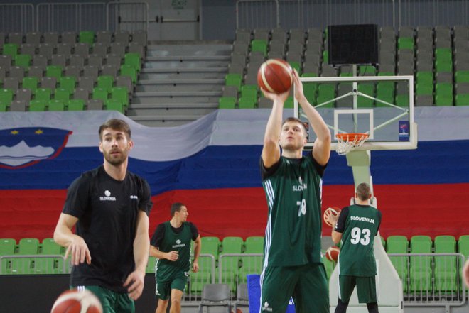 Slovenski reprezentanti na prvem skupnem treningu v Stožicah. FOTO: KZS