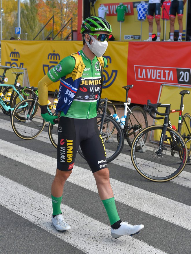 Pred štartom 8. etape. Logrono - Alto de Moncalvillo, 28. 10.2020 FOTO: Ander Gillenea/Afp