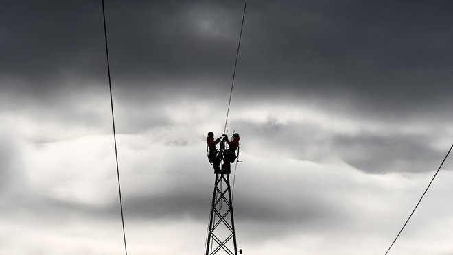 Znanstveniki vse bolj resno preučujejo ukrepe, ki so še nedavno veljali za preveč tvegane ali pa so sodili na področ&shy;je znanstvene fantastike. FOTO:&nbsp;Christof Stache AFP