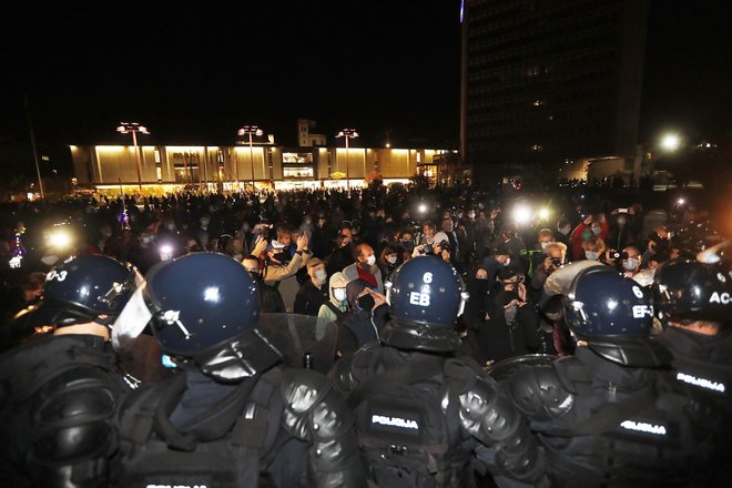 Policija je proti protestnikom proti vladi letos že večkrat uporabila silo. FOTO: Leon Vidic/Delo