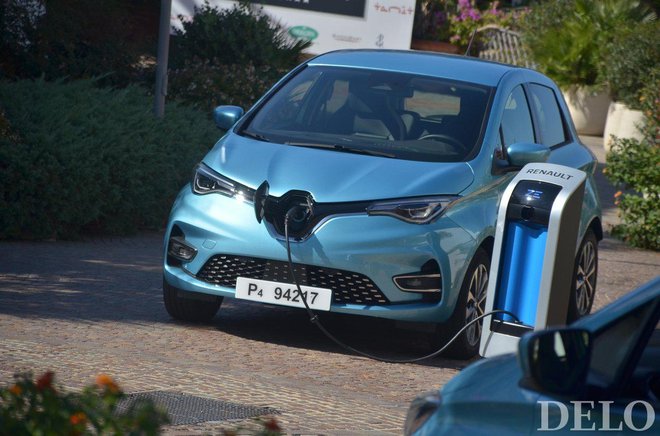 Renault zoe v svoji tretji izvedbi pri nas letos dosega lepe prodajne številke. Foto Gašper Boncelj