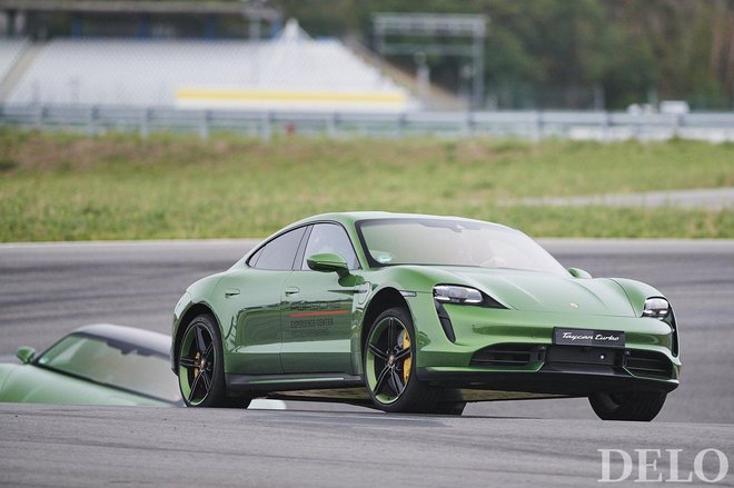 Prestižni porsche taycan je prvi povsem električni model slovite znamke iz Zuffenhausna. Foto arhiv proizvajalca