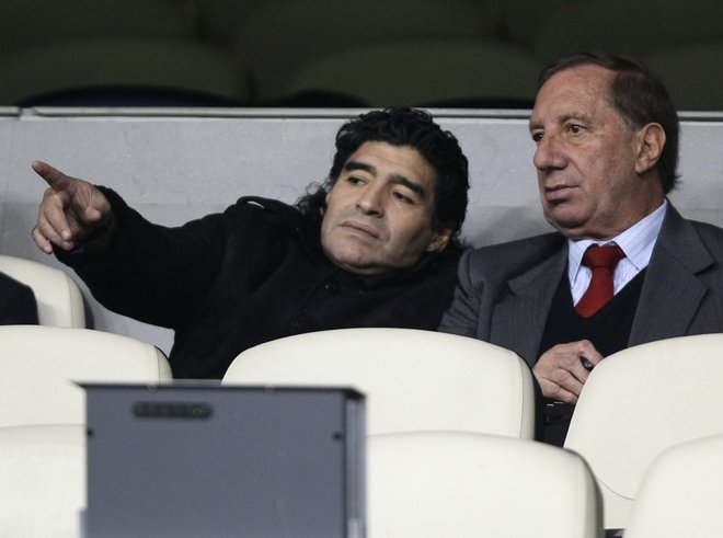 Diego Maradona (levo) in Carlos Bilardo sta bila nepogrešljivi dvojec Argentine na SP v Mehiki in Italiji. FOTO: Andrea Comas/Reuters