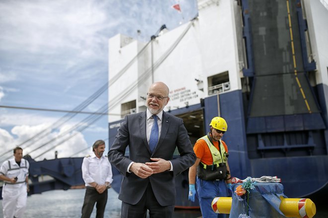 &raquo;Kljub zaostrenim razmeram na trgu je Luka Koper nadaljevala z izvajanjem razvojnih investicij,&laquo; je poudaril predsednik uprave Luke Koper Dimitrij Zadel. FOTO: BLaž Samec/Delo