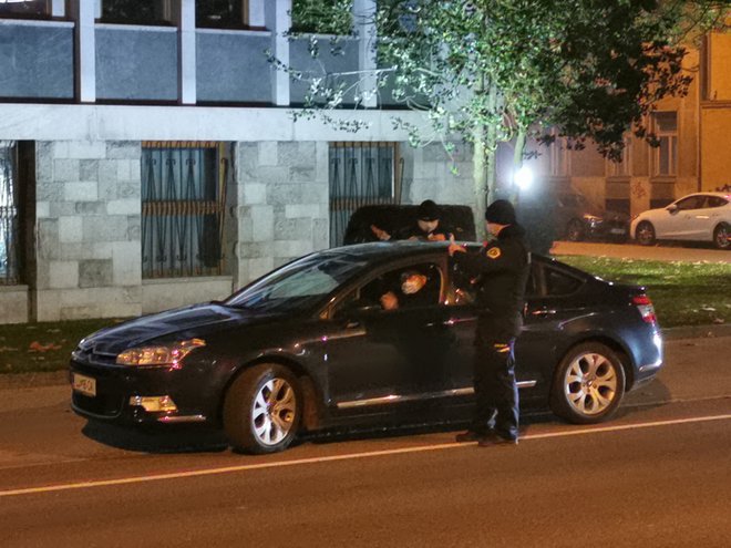 Protestniki napovedujejo, da bodo avtomobilske proteste ob petkih izvajali do preklica oziroma do padca vlade. FOTO: Jože Suhadolnik/Delo