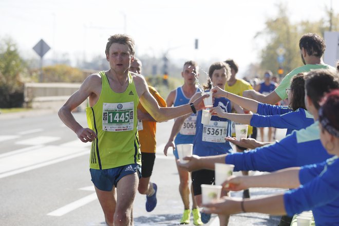 Če vadba traja več kot eno uro, naj športnik zaužije v uri pred treningom obrok, bogat z enostavnimi ogljikovimi hidrati. FOTO: Leon Vidic