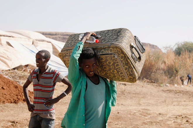 Tigrejski begunci na etiopsko-sudanski meji. FOTO: Baz Ratner/Reuters