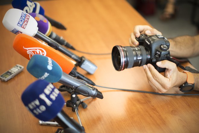 Prav lakomnost po prevzemu STA in drugih medijev kaže na to, kako pomembna je danes informacijska dejavnost. FOTO: Jure Eržen/Delo