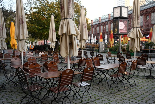 V Nemčiji od 2. novembra velja delno zaprtje države. Zaprti so restavracije, lokali, kulturne ustanove, telovadnice ... FOTO: Annegret Hilse/Reuters