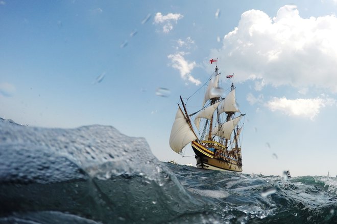 Mayflower II, replika ladje, ki je pred štiristo leti priplula v Plymouth. FOTO: Brian Snyder/Reuters