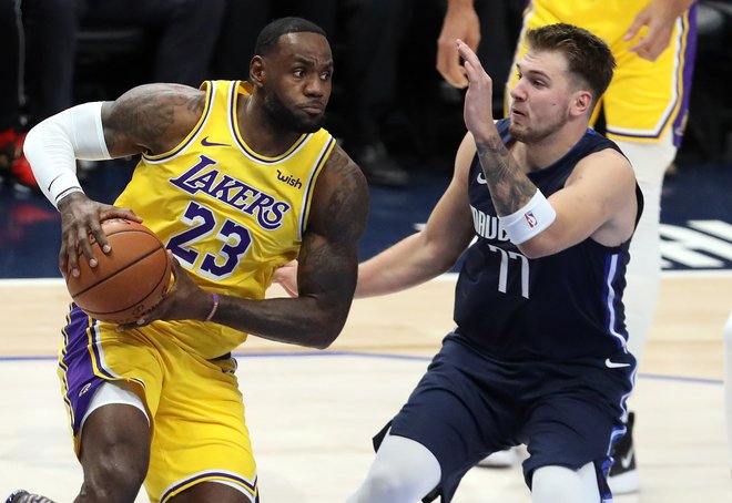 LeBron James uživa v dvobojih z Luko Dončićem. FOTO: Ronald Martinez/AFP