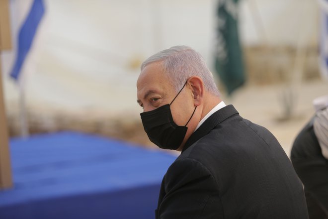 Benjamin Netanjahu se ves čas (uspešno) bori za politično preživetje. Foto Alex Kolomiensky/AFP