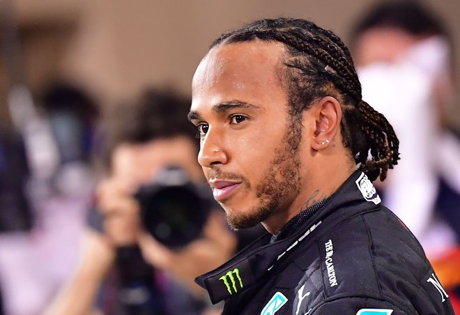 Lewis Hamilton po zmagi na prvi dirki v Bahrajnu ni slutil, kaj ga čaka. FOTO: Giuseppe Cacace/AFP