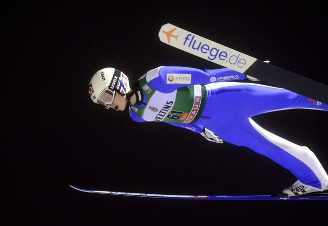 Halvor Egner Granerud je na najvišjo stopničko stopil po zaslugi slabega finalnega skoka vodilnega Markusa Eisenbichlerja. FOTO: Vesa Moilanen/AFP