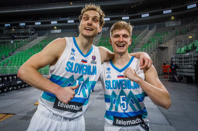 Luka Rupnik (desno) bo združil moči z Jako Blažičem tudi v klubskem dresu. FOTO: FIBA