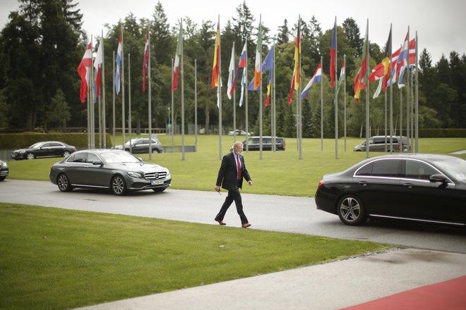 V bruseljskem mehurčku zaradi akivnosti Janševe vlade, kjer ima pomembno vlogo zunanji minister Anže Logar, že prevladuje ocena, da je slovensko predsedovanje svetu EU leta 2021 mrtvo. FOTO: Jure Eržen/Delo