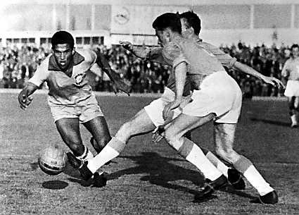 Garrincha (levo) je bil eden najboljših driblerjev vseh časov.<br />
FOTO: Pressens Bild/Wikipedia