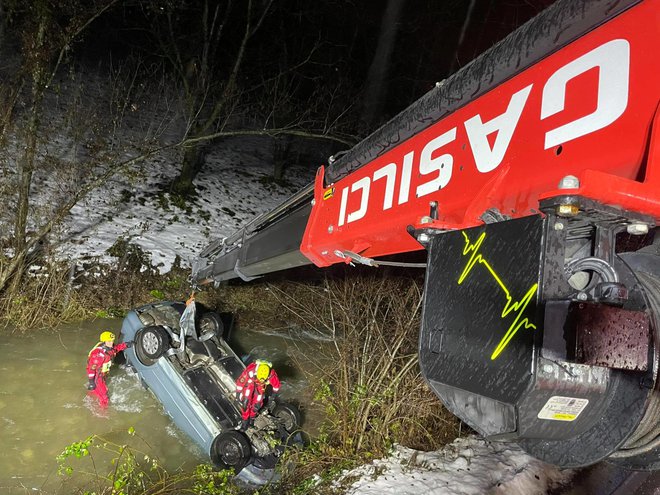 Dileme glede vožnje pod vplivom alkohola ni, je samo zmotno prepričanje &raquo;pijanca&laquo;, da je možna, znova opozarjajo policisti. FOTO: PGD Škofja Loka