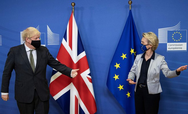 Ursula von der Leyen in&nbsp;Boris Johnson med srečanjem v Bruslju.&nbsp;FOTO: Aaron Chown/AFP
