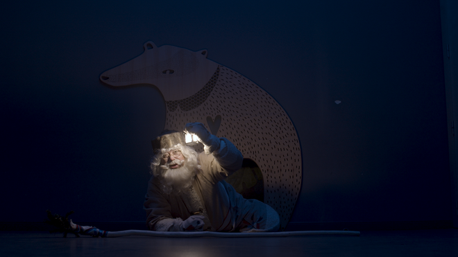 Za konec leta so v Lutkovnem gledališču Ljubljana za otroke pripravili božično in novoletno predstavo po spletu, dedek Mraz pa se bo oglasil po zoomu. FORO: Gregor Gobec/arhiv LGL