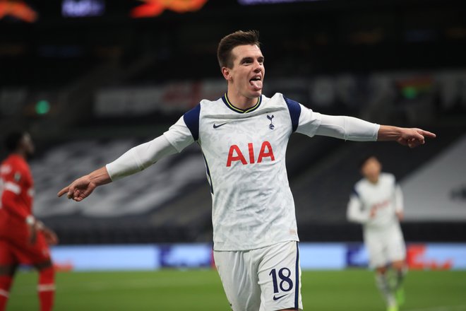 Takole se je Giovani Lo Celso veselil gola, s katerim je Tottenham premagal Antwerpen in si zagotovil prvo mesto v skupini J. FOTO: Adam Davy/Reuters