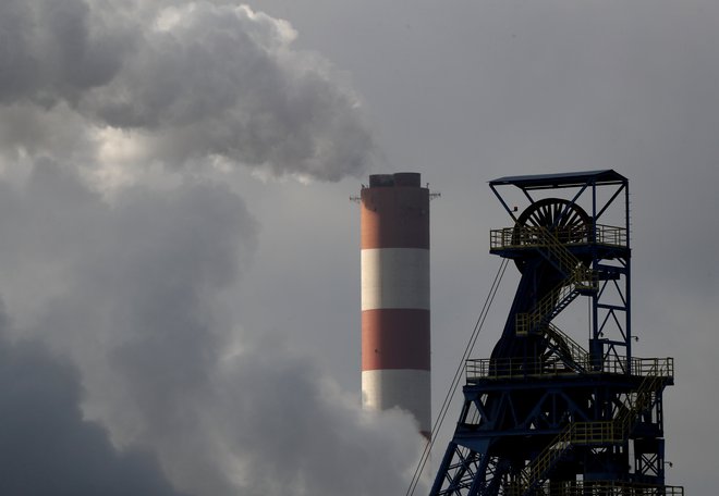 Vzrok za neprespano noč je Poljska, ki je zaradi močne odvisnosti od premoga zahtevala trdna zagotovila glede finančne pomoči pri zelenem prehodu.&nbsp;FOTO: Kacper Pempel/Reuters