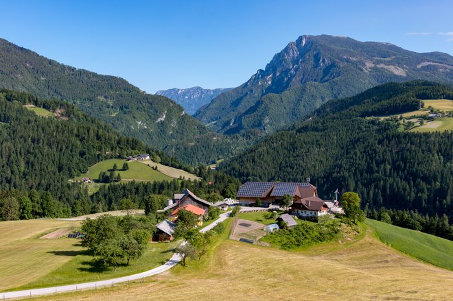 OVE: Vas Luče (prva lokalna samooskrbna energetska skupnost v Sloveniji) FOTO: Damjan Šinigoj