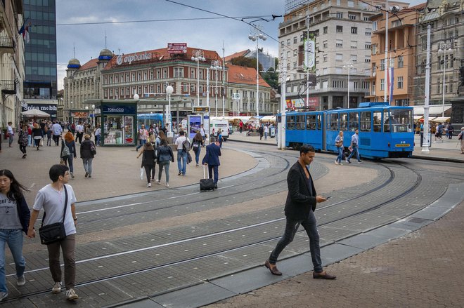 V Zagrebu so imeli največ novih okužb z novim virusom. FOTO: Jože Suhadolnik/Delo