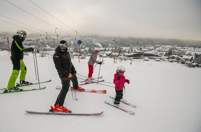 V Kranjski Gori so pognali vlečnico Mojca in sedežnico Kekec. FOTO: Matej Družnik/Delo