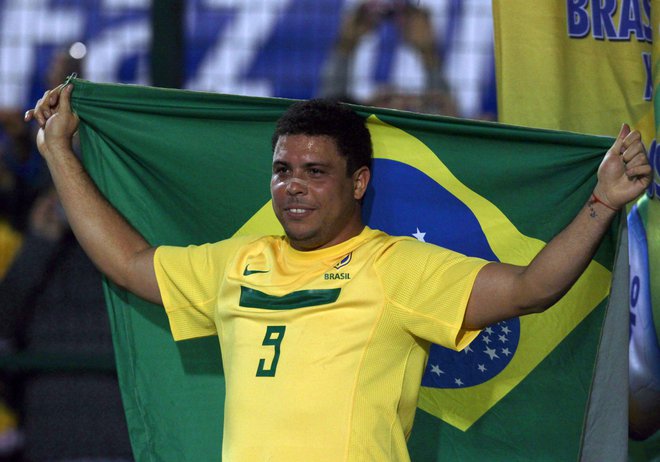 Ronaldo je leta 1997 kot prvi Brazilec osvojil zlato žogo. Foto Paulo Whitaker/Reuters