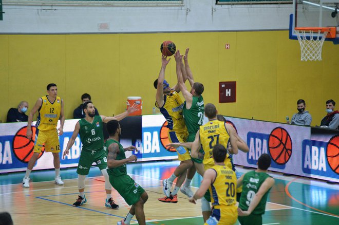 Koper Primorska je odigrala zadnjo regionalno tekmo v Novem mestu. FOTO: ABA