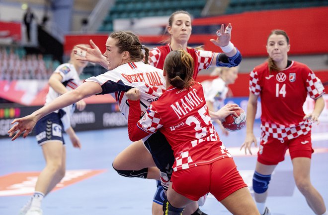 Norvežanke so prve polfinalistke evropskega prvenstva. FOTO: Bo Amstrup Ritzau/Reuters