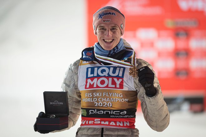 Karl Geiger je novi svetovni prvak v poletih. FOTO: Jure Makovec/AFP