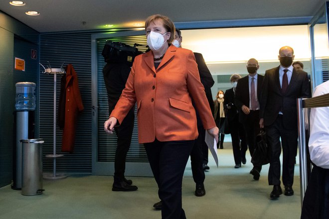 Kanclerka Angela Merkel tokrat ni imela težav s prepričevanjem predsednikov deželnih vlad, da so zaostritve nujne. Foto: Bernd Von Jutrczenka/AFP