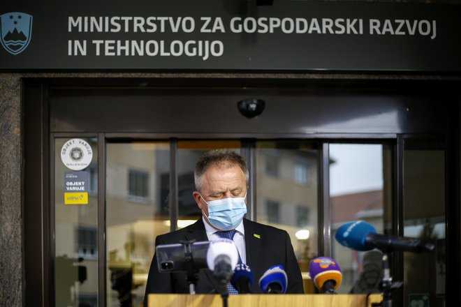 SMC Zdravka Počivalška Desusu, natančneje njegovim poslancem, ponuja sodelovanje v aktualni koaliciji, pa tudi širše, kot programsko povezovanje. FOTO: Matej Družnik/Delo