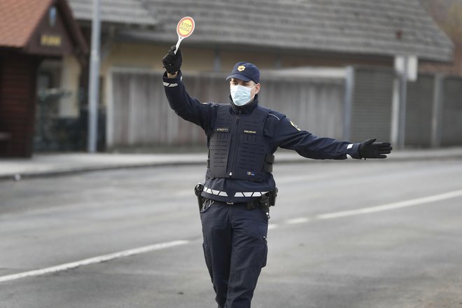 Strah pred sosedom, ki je že v drugi občini? Ne. Strah pred kaznijo. FOTO: Leon Vidic