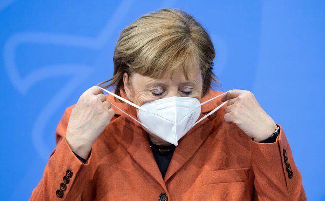 Po napovedih nemške kanclerke Angele Merkel bodo strogi ukrepi omejevali gospodarsko aktivnost Nemčije in EU vsaj še prve tri mesece prihodnjega leta. Foto Bernd Von Jutrczenka/AFP