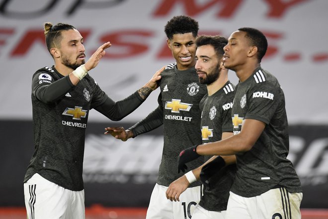 Akterji pomembne zmage Manchester Uniteda (z leve): Alex Telles, Marcus Rashford, Bruno Fernandes in Anthony Martial. FOTO: Peter Powell/Reuters