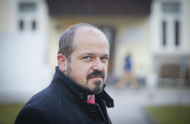 Janez Poklukar, generalni direktor UKC: &raquo;Nove postelje za bolnike s covidom-19 smo dobili v izredno kratkih rokih po nižjih cenah, kot je običajno v zdravstvu.&laquo; Foto Jože Suhadolnik