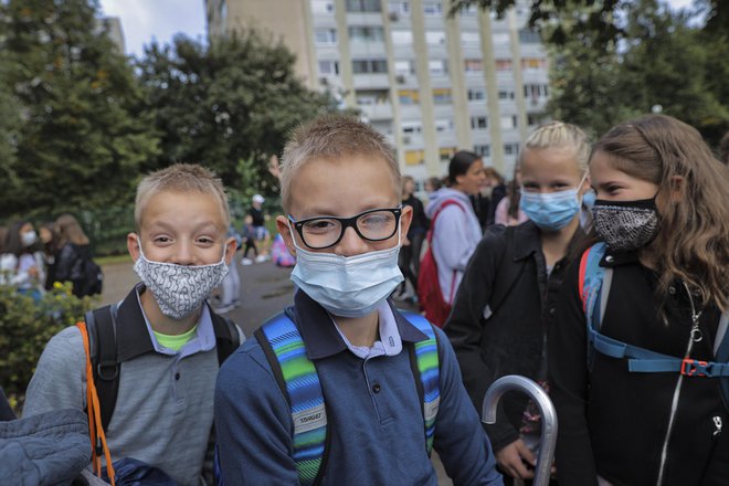 Ministrica je napovedala, da se bodo po optimističnem scenariju 4. januarju odprle šole za prvo triado in zavodi za otroke s posebnimi potrebami. FOTO: Jože Suhadolnik/Delo