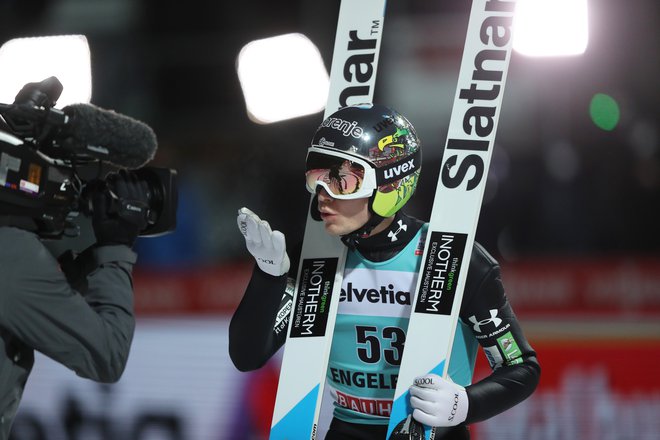 Anže Lanišek se zaradi dobrih občutkov in vrhunskih skokov, ki jih je nizal v Engelbergu, že veseli prihajajoče novoletne turneje. FOTO: Arnd Wiegmann/Reuters