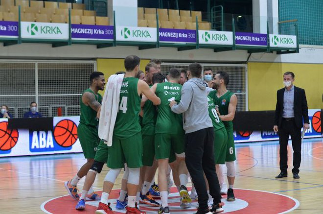 Košarkarji Krke so se v domači dvorani poveselili prepričljive zmage nad beograjskim Partizanom. FOTO: KK Krka