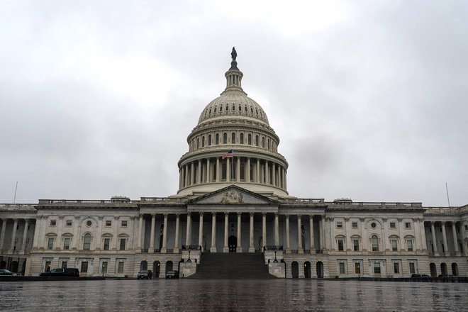 Zgradba ameriškega kongresa na washingtonskem Capitol Hillu.&nbsp;FOTO: Alex Edelman/AFP