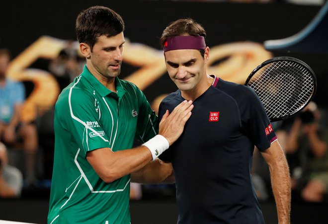 Novak Đoković in Roger Federer sta znova v središču pozornosti. FOTO: Issei Kato/Reuters