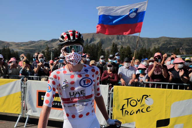 Tadej Pogačar je na Touru osvojil dve majici, poleg rumene za skupnega zmagovalca tudi pikčasto za najboljšega hribolazca. FOTO: Christophe Petit Tesson/AFP