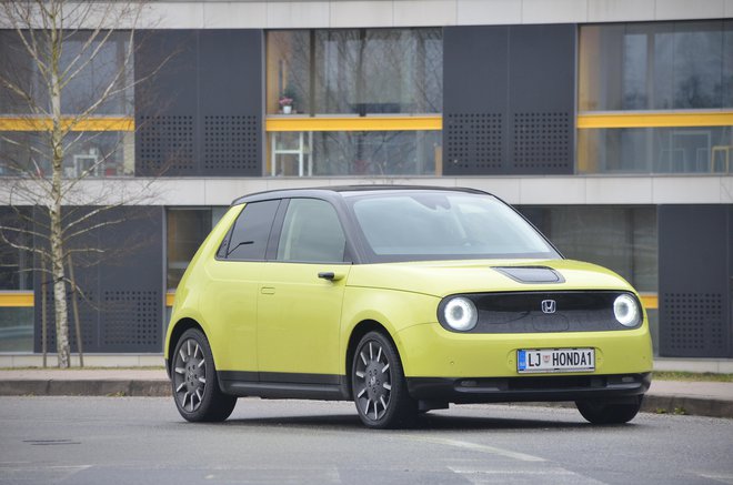 Honda e je prvi povsem električni avtomobil japonske znamke. Foto Gašper Boncelj