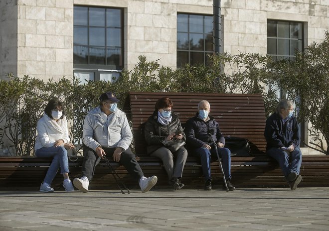 Ker bodo poslanci PKP7 potrjevali na seji, ki se bo začela 29. decembra, bo krizni dodatek najverjetneje nakazan okrog 15. januarja.<br />
Foto Blaž Samec